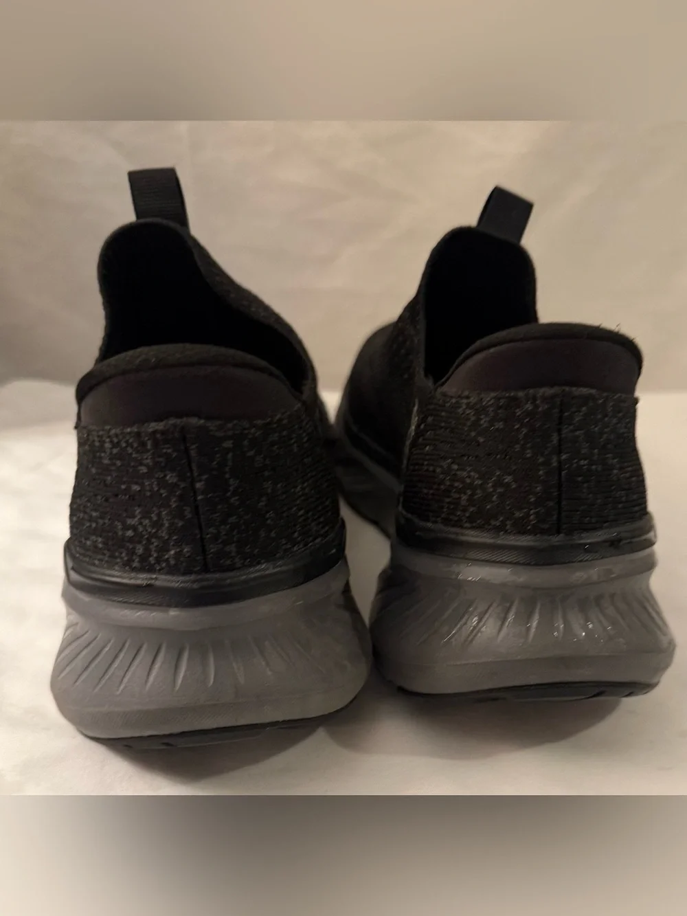Skechers Men's Edgeride Commissioner sneakers. Sz. 8 black/ charcoal grey.